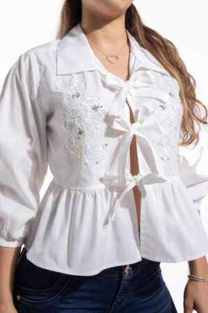 CAMISA MARFIL CON BORDADOS Y LENTEJUELAS – 50494