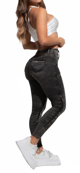 JEANS LEVANTA COLA VERDE MILITAR CON PEDRERIA BOTA SKINNY  – 64421