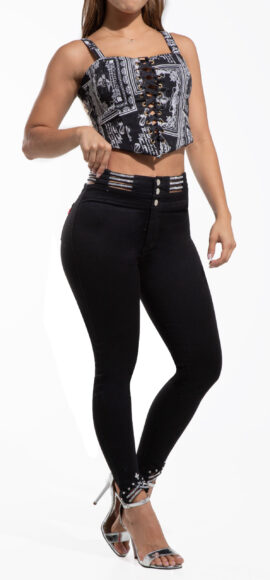JEANS LEVANTA COLA NEGRO CON PEDRERIA  DISEÑO EN PRETINA Y EN BOTA SKINNY- 21283