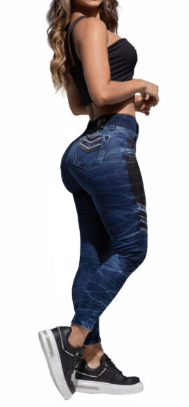 JEANS LEVANTA COLA AZUL MEDIO CON PEDRERIA BOTA SKINNY  – 64337
