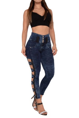 JEANS LEVANTA COLA AZUL MEDIO CORTES EN LATERALES CON PEDRERIA BOTA SKINNY- 64461