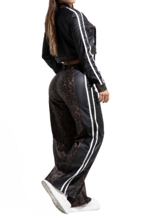 SET JEANS COLOR CAFE EFECTO CUERO ANIMAL PRINT BOTA ANCHA CON CHAQUETA – 644301