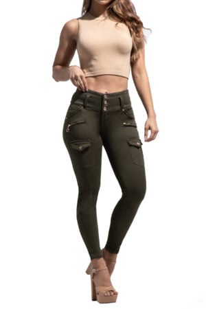 JEANS DISEÑO LEVANTACOLA VERDE CON BOLSILLOS TRASEROS DECORADOD CON PEDRERIA BOTA SKINNY – 808111