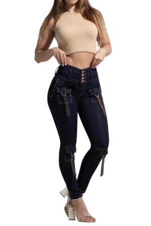 JEANS LEVANTA COLA AZUL OSCURO CON BOLSILLOS CARGO EN FRONTAL AMBIENTADOS CON PEDRERIA BOTA SKINNY- 90726