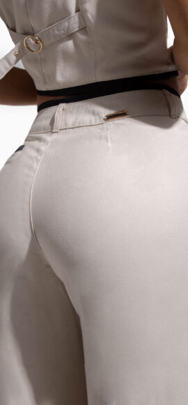 SET CHALECO LEVANTA COLA COLOR BEIGE BOTA ANCHA  – 80793