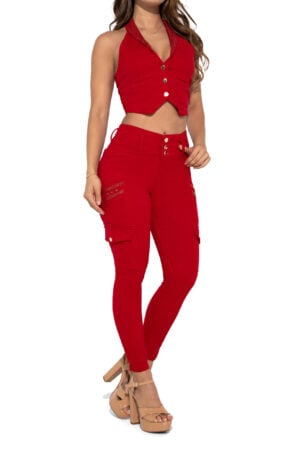 SET CROP TOP + JEANS CON PEDRERIA BOLSILLOS CARGO BOTA SKINNY LEVANTA COLA COLOR ROJO – 71314