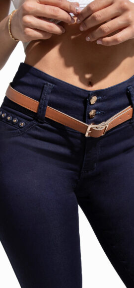 JEANS LEVANTA COLA AZUL OSCURO BOTA SKINNY Y PEDRERIA  – 50503