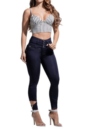 JEANS LEVANTA COLA AZUL OSCURO CON HERRAJE DECORATIVO EN BOLSILLOS Y BOTA – 50540