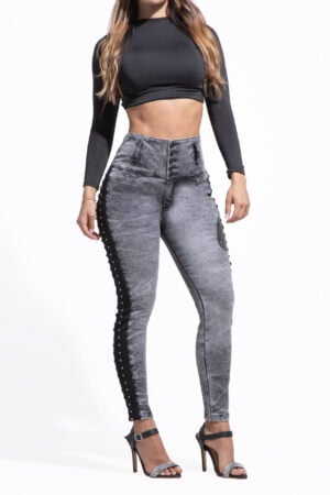 JEANS LEVANTACOLA GRIS CON DISEÑO EN LATERALES Y BOTA SIN BOLSILLOS- 90733
