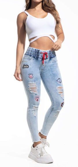 JEANS LEVANTA COLA AZUL CLARO CON PARCHES DESTROYER PEDRERIA BOTA SNINNY – 71246