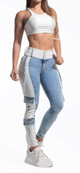 JEANS LEVANTA COLA AZUL CLARO CON PEDRERIA  – 71282
