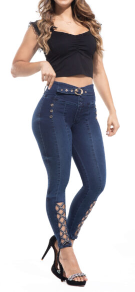 JEANS LEVANTA COLA AZUL OSCURO CON PEDRERIA CORTES EN DELANTERO Y DISEÑO EN BOTA DETALLE EN PRETINA  – 71217