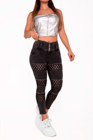 JEANS LEVANTA COLA COLOR GRIS CON  DISEÑO EN PIERNA EFECTO CUERO – 64292
