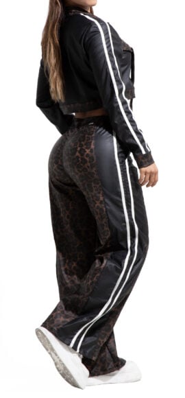 SET JEANS COLOR CAFE EFECTO CUERO ANIMAL PRINT BOTA ANCHA CON CHAQUETA – 644301