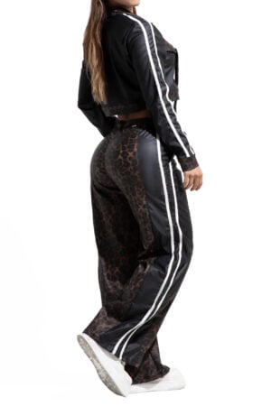SET JEANS COLOR CAFE EFECTO CUERO ANIMAL PRINT BOTA ANCHA CON CHAQUETA – 644301