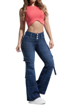 JEANS LEVANTA COLA AZUL OSCURO CON BOLSILLOS CARGO ESTAMPADO BOTA ANCHA – 50518