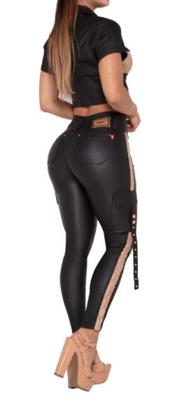SET CAMISA Y JEANS NEGRO EFECTO CUERO CON CORTES EN DORADO BOLSILLOS CARGO – 71278