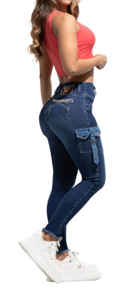 JEANS LEVANTACOLA AZUL OSCURO CON DISEÑO EN BOLSILLOS BOTA SKINNY CON TERMINACIÓN RÚSTICA- 80798