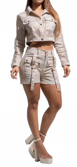 SET CHAQUETA Y SHORT CON MALLA DORADA BOLSILLOS  LATERALES LEVANTA COLA COLOR MARFIL – 712882