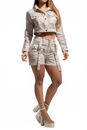 SET CHAQUETA Y SHORT CON MALLA DORADA BOLSILLOS  LATERALES LEVANTA COLA COLOR MARFIL – 712882