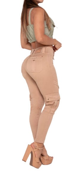 JEANS LEVANTACOLA CAMEL CON BOLSILLOS CARGO DISEÑO EN LOS LATERALES 505071