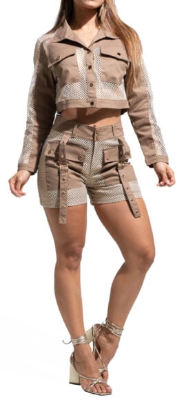 SET CHAQUETA Y SHORT CON MALLA DORADA BOLSILLOS  LATERALES LEVANTA COLA COLOR CAFE – 712881