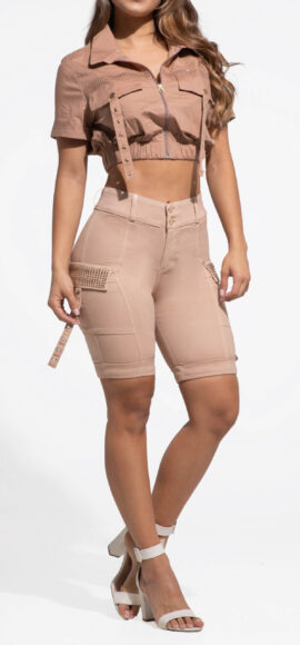 SET SHORT Y CHAQUETA COLOR CAMEL CON PEDRERIA  BOLSILLOS EN LATERALES  – 71280