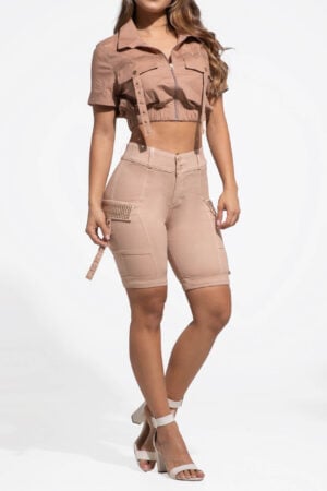 SET SHORT Y CHAQUETA COLOR CAMEL CON PEDRERIA  BOLSILLOS EN LATERALES  – 71280