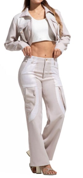 SET CHALECO  CON DISEÑO EN LOS LADOS COLOR BEIG BOTA ANCHA  – 64419