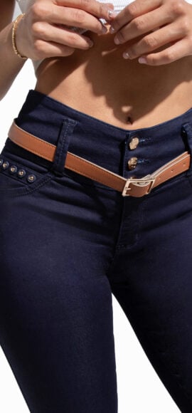 JEANS LEVANTA COLA AZUL OSCURO BOTA SKINNY Y PEDRERIA  – 50503