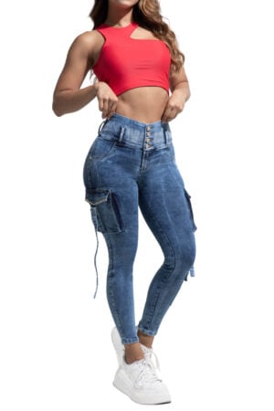 JEANS LEVANTA COLA AZUL MEDIO CON CORTES Y PEDRERIA BOTA SKINNY- 64436