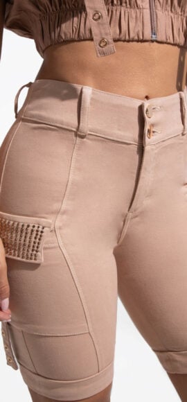 SET SHORT Y CHAQUETA COLOR CAMEL CON PEDRERIA  BOLSILLOS EN LATERALES  – 71280