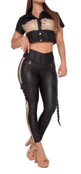 SET CAMISA Y JEANS NEGRO EFECTO CUERO CON CORTES EN DORADO BOLSILLOS CARGO – 71278