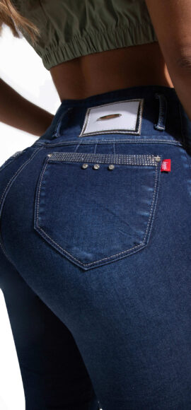 JEANS LEVANTA COLA AZUL MEDIO CON PEDRERIA DESTROYED  BOTA SKINNY – 71301