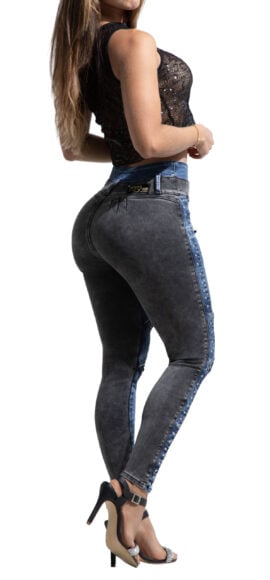 JEANS LEVANTACOLA AZUL CLARO Y GRIS CON PEDRERIA Y PANTALLA EN LATEREALES  BOTA SKINNY SIN BOLSILLOS   – 64454