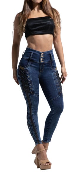 JEANS LEVANTA COLA AZUL OSCURO JASPEADO CON PEDRERIA CON DISEÑO EN LA TERALES CON SOBREPUESTO EN LATERALES EN EFECTO CUERO BOTA SKINNY – 64445