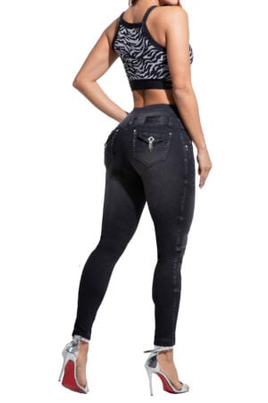 JEANS LEVANTACOLA NEGRO CON MANUALIDAD DE DESGASTE BOTA SKINNY – 50522