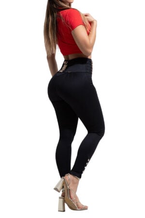 JEANS LEVANTACOLA NEGRO CON DISEÑO EN PRETINA Y BOTA SIN BOLSILLOS- 90734