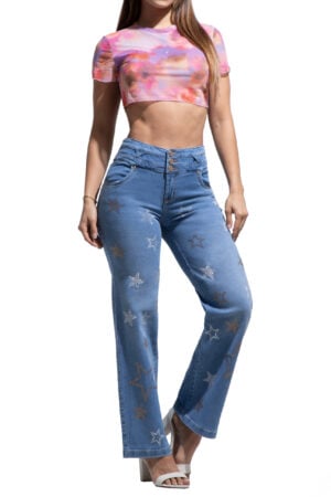 JEANS LEVANTA COLA AZUL MEDIO CON PEDRERIA DE ESTRELLAS BOTA ANCHA – 80830