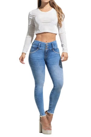 JEANS LEVANTA COLA AZUL CLARO BOLSILLOS DECORADOS CON CORTES Y PEDRERIA BOTA SKINNY CON TERMINACION RUSTICA – 80802