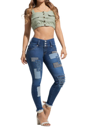 JEANS LEVANTACOLA AZUL MEDIO CON PARCHES AMBIENTADOS CON PEDRERIA – 80825