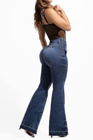 JEANS LEVANTACOLA AZUL OSCURO SIN BOLISLLOS CINTURON CRUZADO CON OJALETES BOTA ANCHA CON TERMINACION RUSTICA – 90737