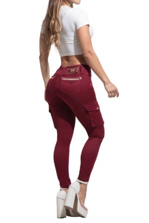 JEANS LEVANTACOLA VINOTINTO CON BOLSILLOS CARGO BOTA SKINNY – 80818