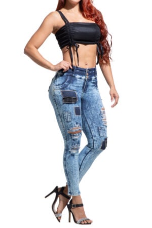 JEANS LEVANTACOLA AZUL MEDIO CRAQUELADO CON DESTROYED AMBIENTADO CON PEDRERIA BOTA SKINNY – 64489