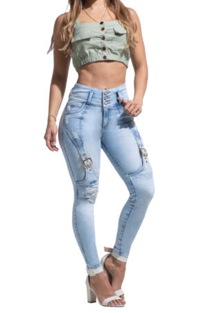JEANS LEVANTACOLA AZUL CLARO SIN BOLSILLOS CORTE EN DELANTERO CON HERRAJE BOTA SIN BOLSILLOS- 90741