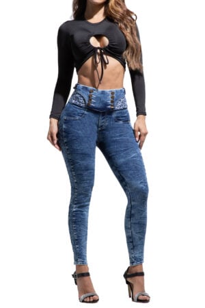 JEANS LEVANTACOLA AZUL MEDIO SIN BOLSILLOS CRAQUELADO CON BORDADO EN PRETINA  BOTA SKINNY – 64490