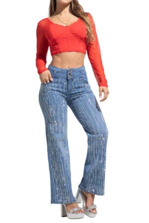 JEANS LEVANTA COLA AZUL MEDIO CON PEDRERIA EN TODO EL DELANTERO BOTA ANCHA – 80871
