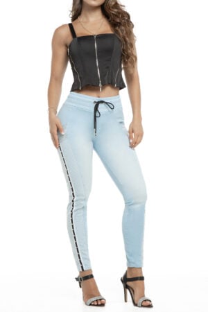 JEANS LEVANTA COLA AZUL CLARO PRETINA Y BOTA RESORTADA TIPO JOGGER – 71393