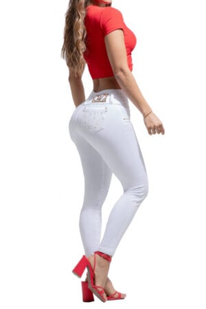 JEANS LEVANTACOLA BLANCO CON BOLSILLOS BORDADO EN LATERALES AMBIENTADO CON PEDRERIA BOTA SKINNY – 80816