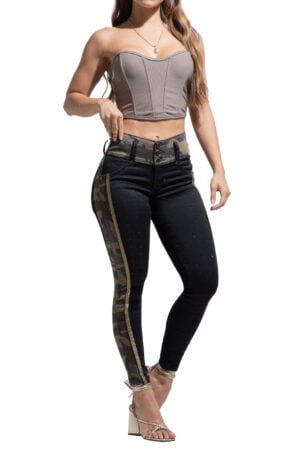 JEANS LEVANTACOLA NEGRO CON TELA CAMUFLADA AMBIENTADO CON PEDRERIA DISEÑO EN LATERALES SIN BOLSILLOS BOTA SKINNY – 80835